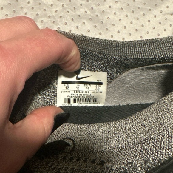 LIKE NEW NIKE VAPORMAX FLYKNIT MENS! - Picture 5 of 6